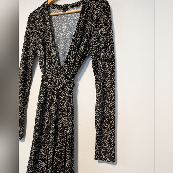 ANN TAYLOR - Cheeta Print Wrap Dress - Picture 7 of 9